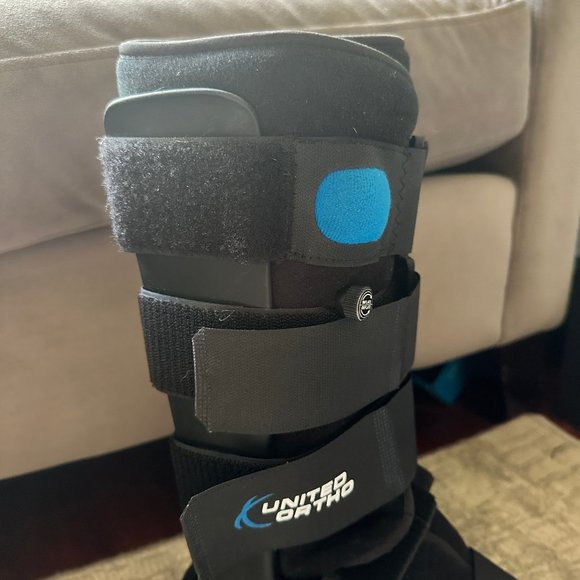 United Ortho Air Cam Walker Fracture Boot, Small, Black - Picture 2 of 6